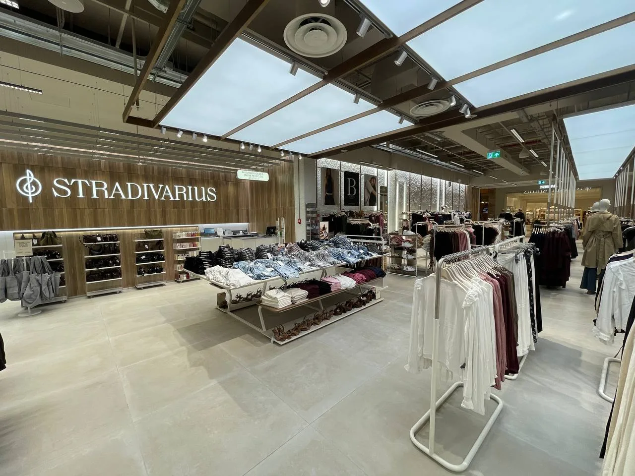 Stradivarius Arena Plaza, Hungary (2025)